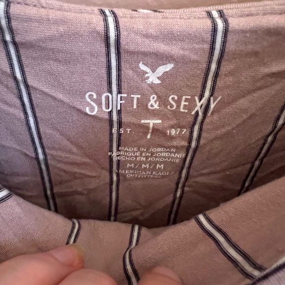 4/$10 off the shoulder American eagle tee - Picture 2 of 3